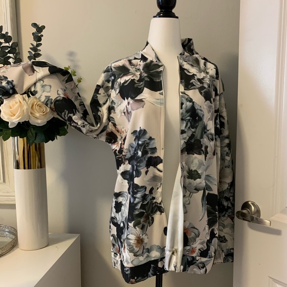 Flower jacket - Picture 6 of 11